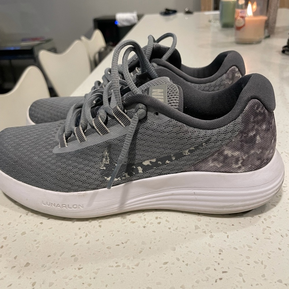 Women Nike Tennis Shoes